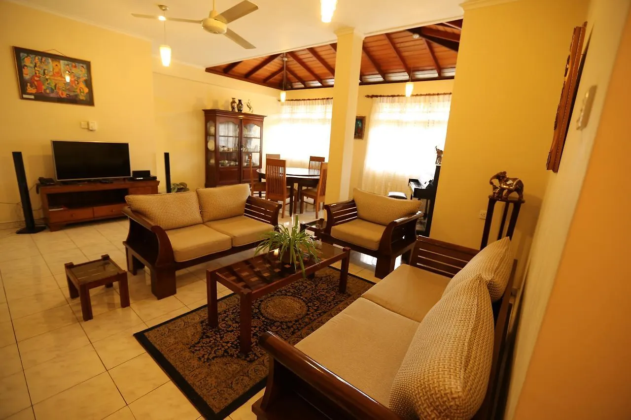 New Reverie Hill Bungalow Kandy 3*,